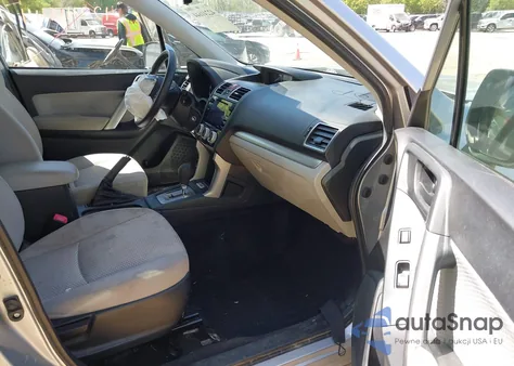 2018 Subaru Forester 2.5I Premium z USA, uszkodzony, nr VIN JF2SJAGC7JH545158